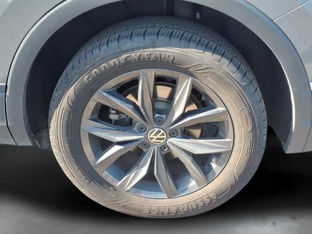 Used 2024  Volkswagen SE image 31