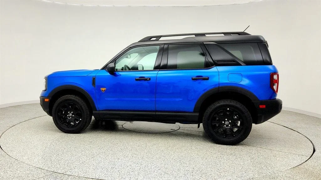 Used 2025 Velocity Blue Metallic Ford Badlands 4x4 image 8