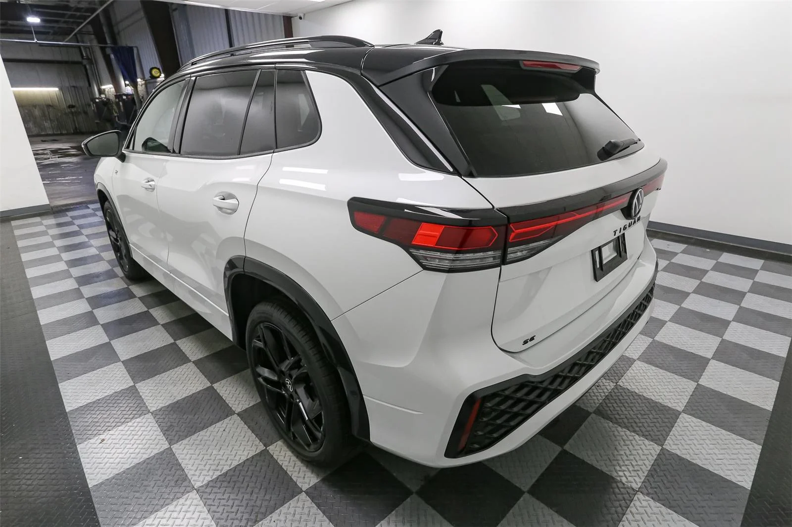 New 2026 Opal White w Deep Black Roof Volkswagen SE R-Line Black image 10