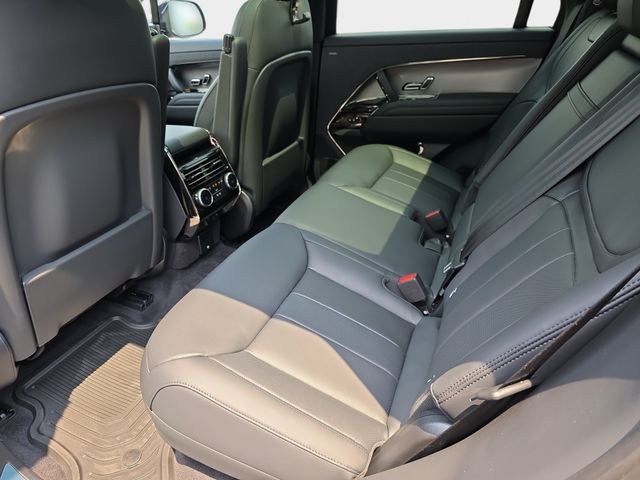 New 2026 Santorini Black Land Rover Dynamic SE image 11