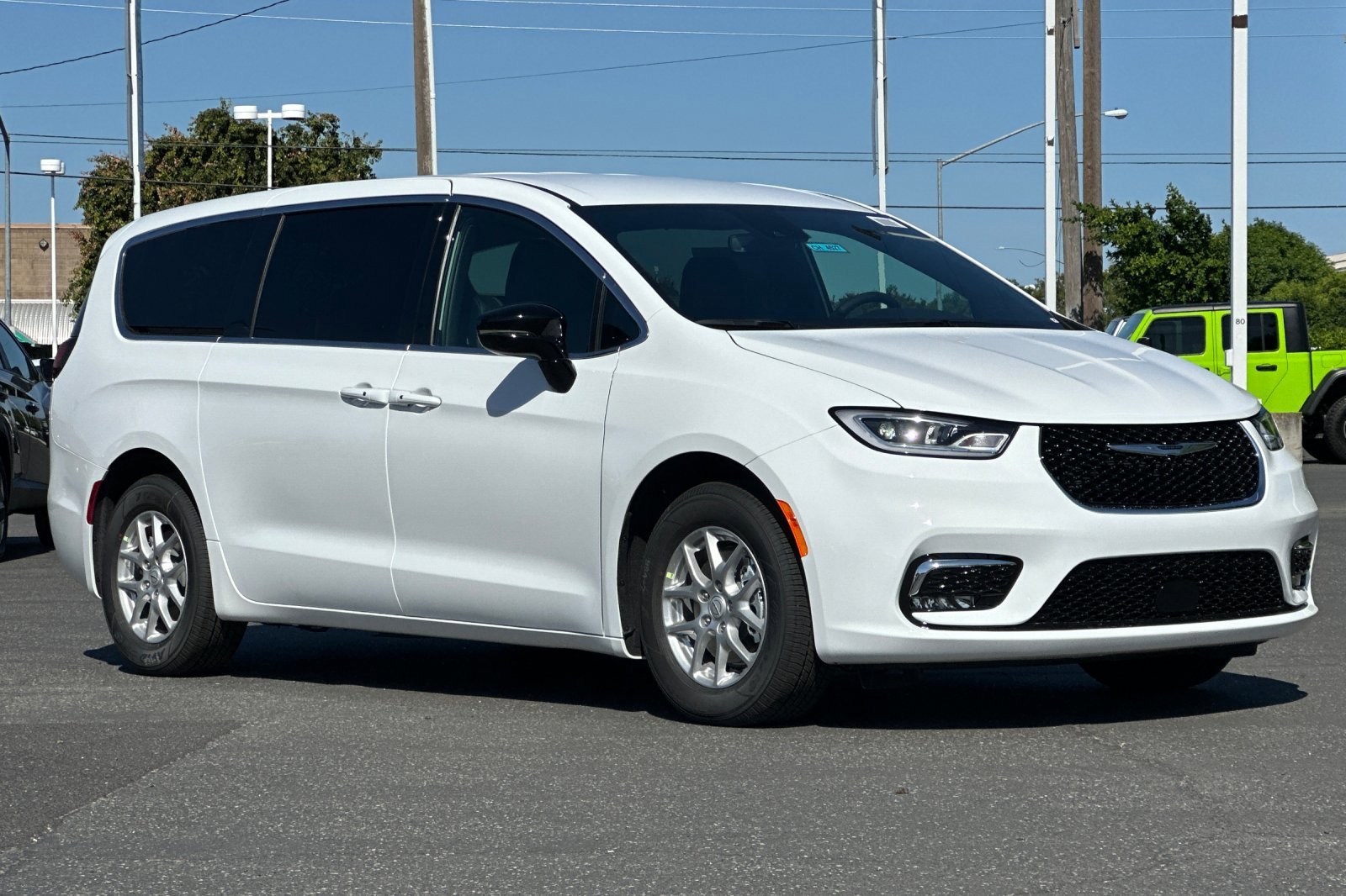 New 2025 Chrysler Pacifica Select Mini-van, Passenger in Modesto