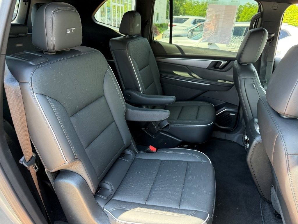 Used 2025 Moonstone Gray Metallic Buick Sport Touring image 20