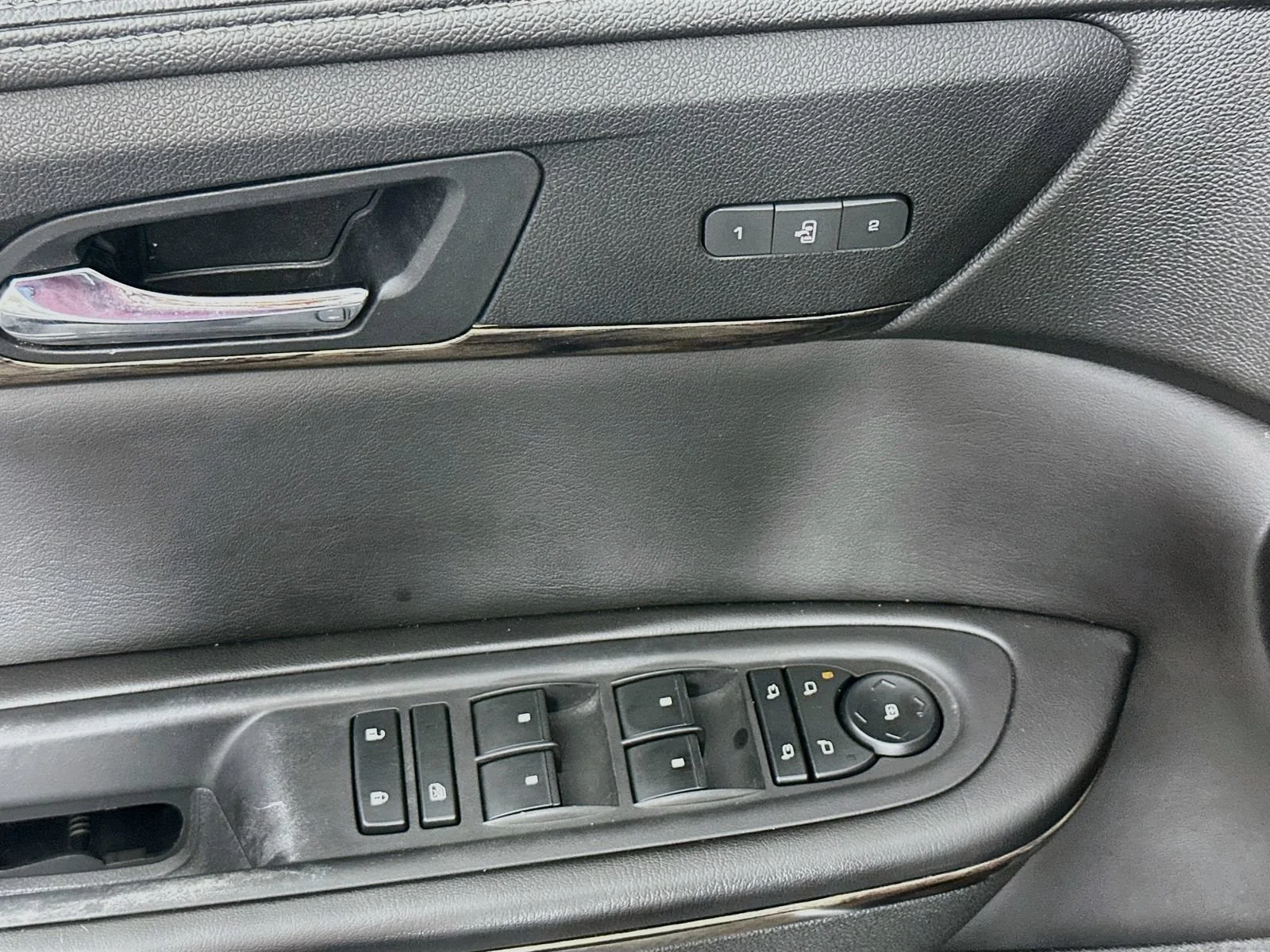 Used 2015 CARBON BLACK METALLIC GMC Denali image 18