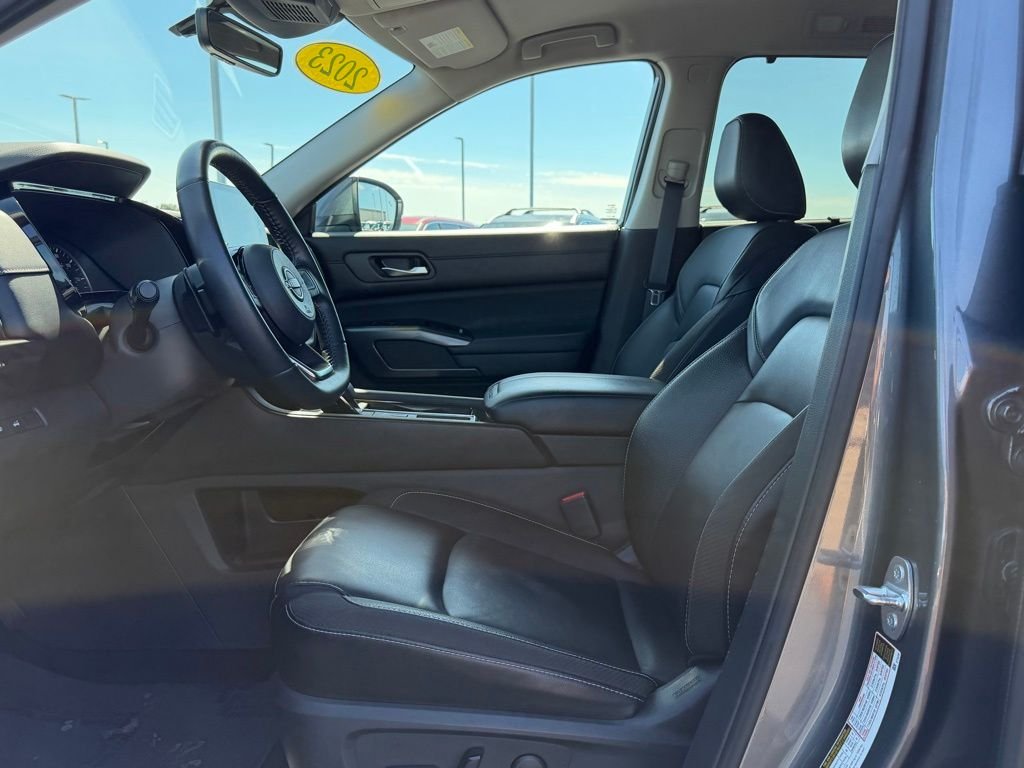 Used 2023 Gray Nissan SL image 13