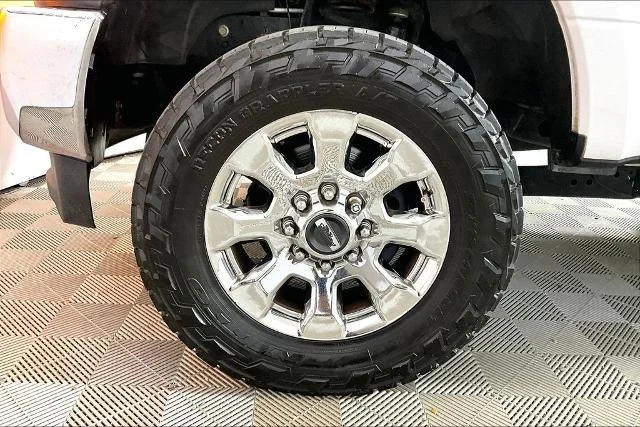 Certified Used 2018 White Platinum Clearcoat Metallic Ford Lariat image 33