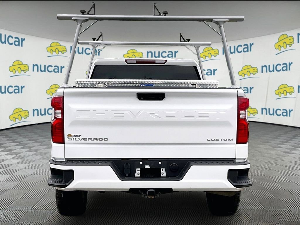 Used 2023 White Chevrolet Custom image 5