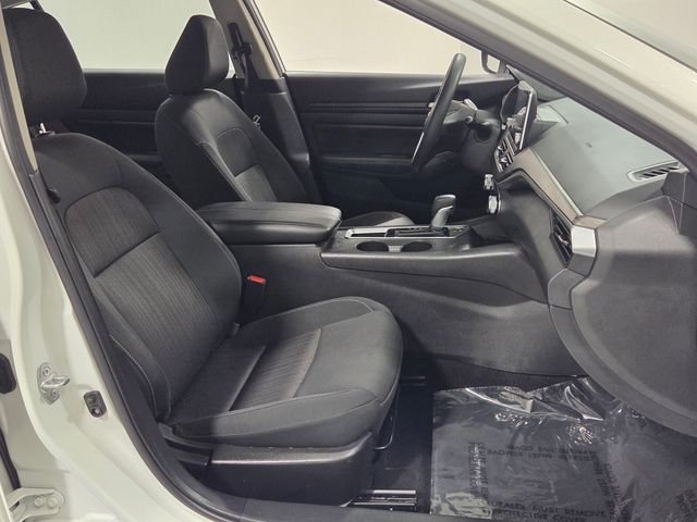 Used 2025 White Nissan 2.5 SV image 15
