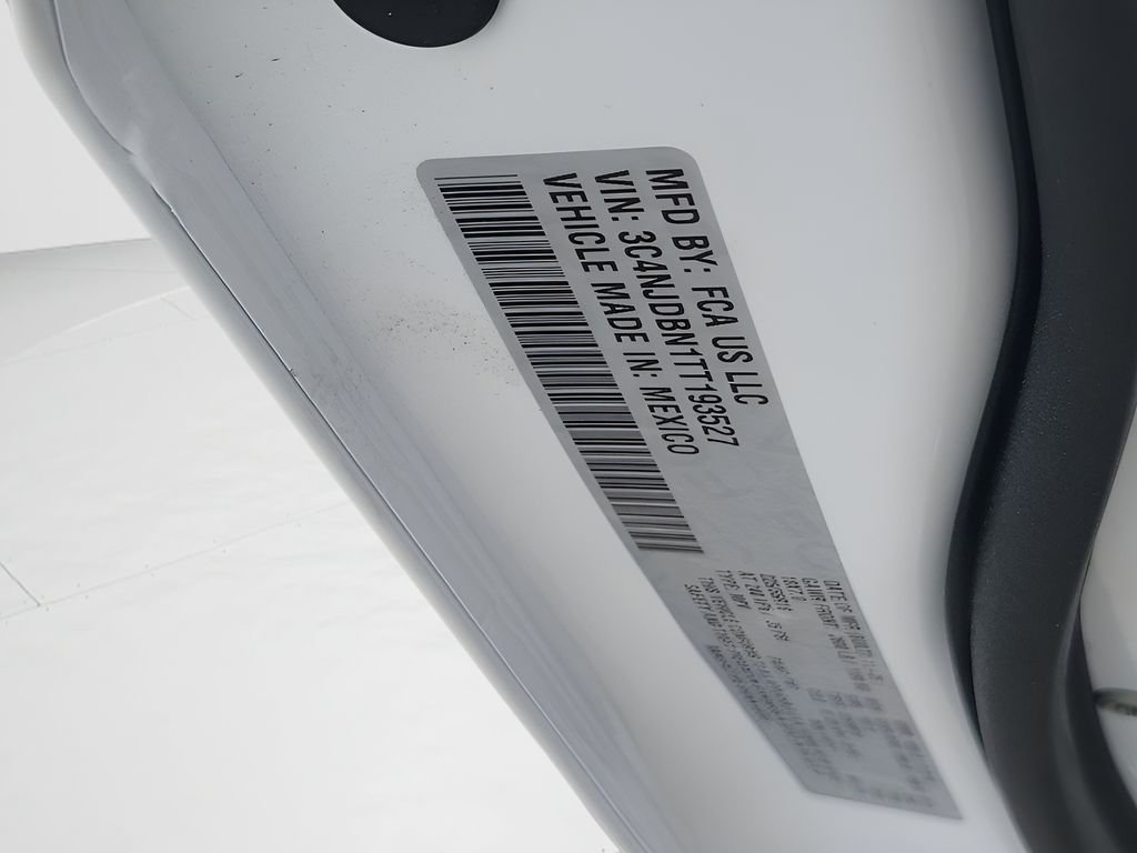 New 2026 Bright White Clear-Coat Exterior Paint Jeep Latitude image 49