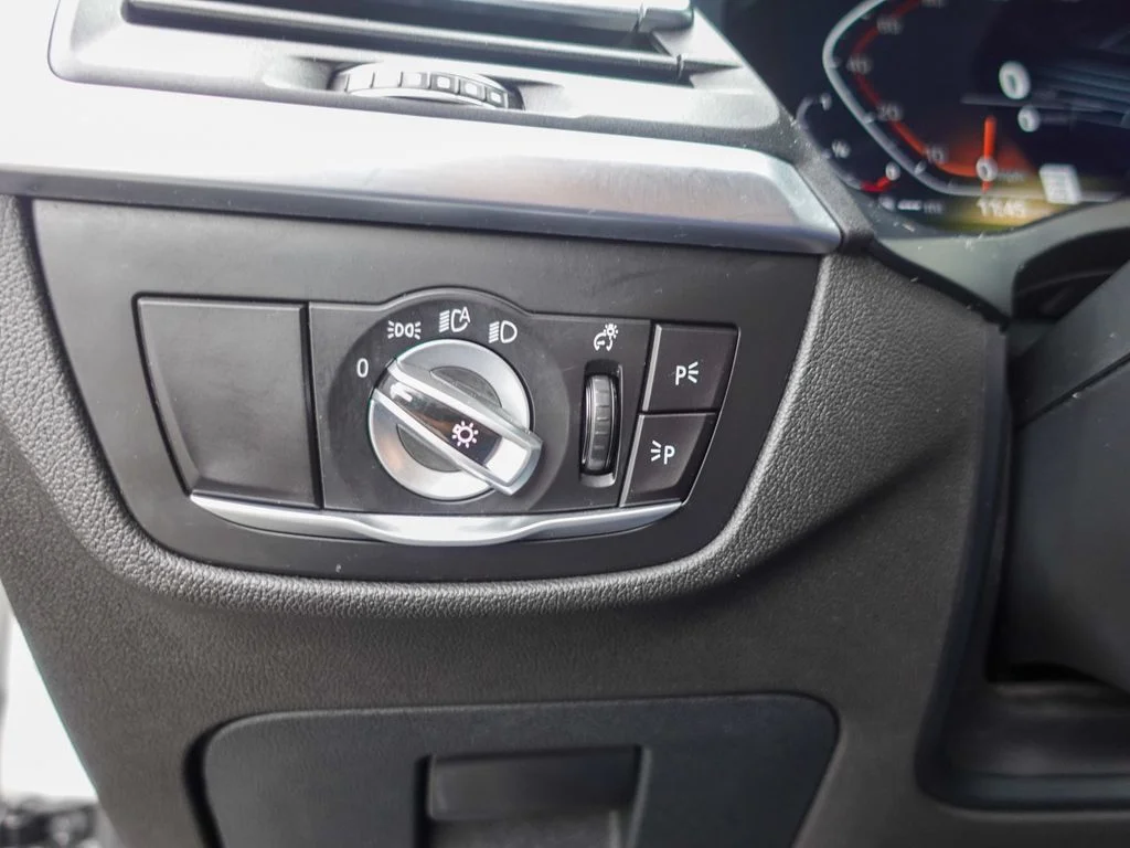 Used 2023 White Metallic BMW sDrive30i image 16