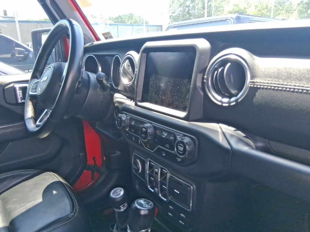 Used 2018 Red Jeep Unlimited Sahara image 12