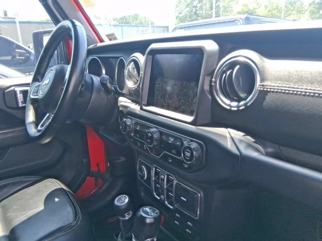 Used 2018 Red Jeep Unlimited Sahara image 12