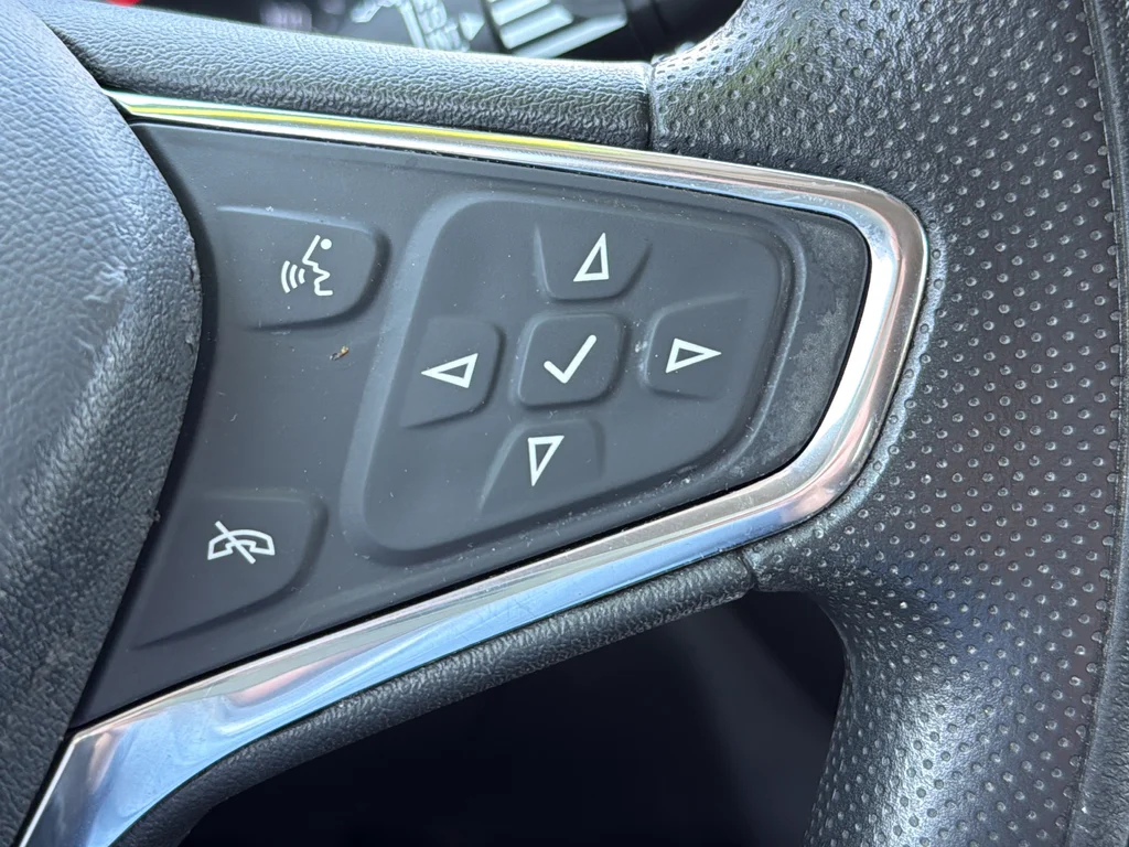 Used 2021 White Chevrolet LT image 18