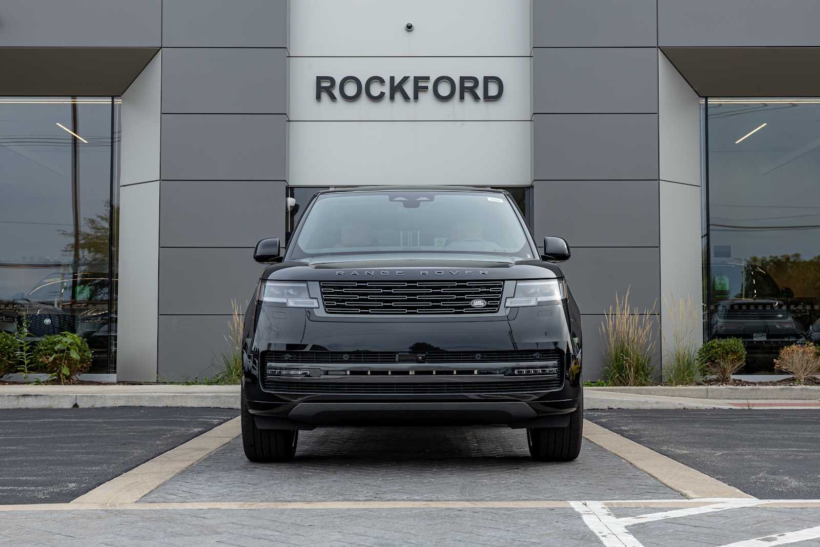 New 2027 Santorini Black Land Rover SE image 8