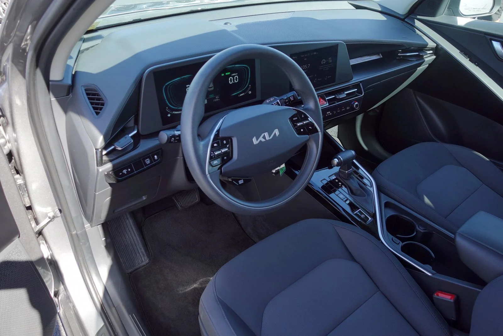Used 2025 Steel Gray Kia LX image 9
