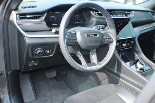Used 2024 Baltic Gray Metallic Clearcoat Jeep Altitude X image 8