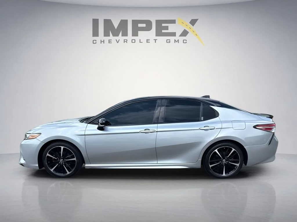Used 2019  Toyota XSE image 2