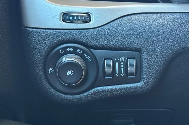 Used 2016 Gray Jeep High Altitude image 32