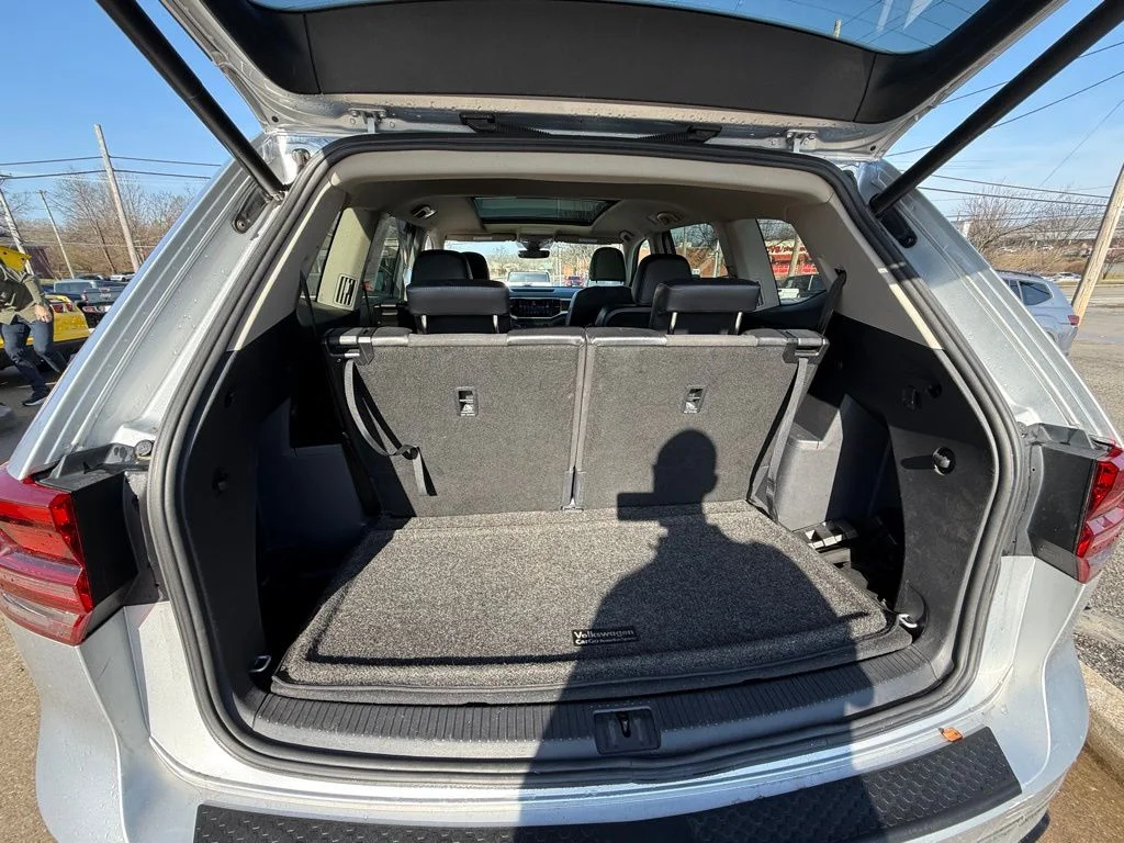 Used 2018 Silver Volkswagen SEL image 28