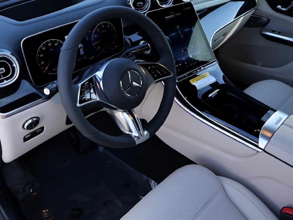Used 2026 MANUFAKTUR Moonlight White Metallic Mercedes-Benz GLC 300 image 29