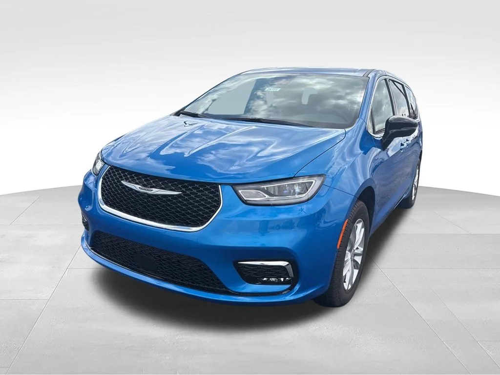 New 2026 Hydro Blue Pearl-Coat Exterior Paint Chrysler Select image 9