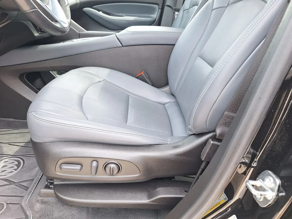 Used 2023 Black Buick Essence image 37