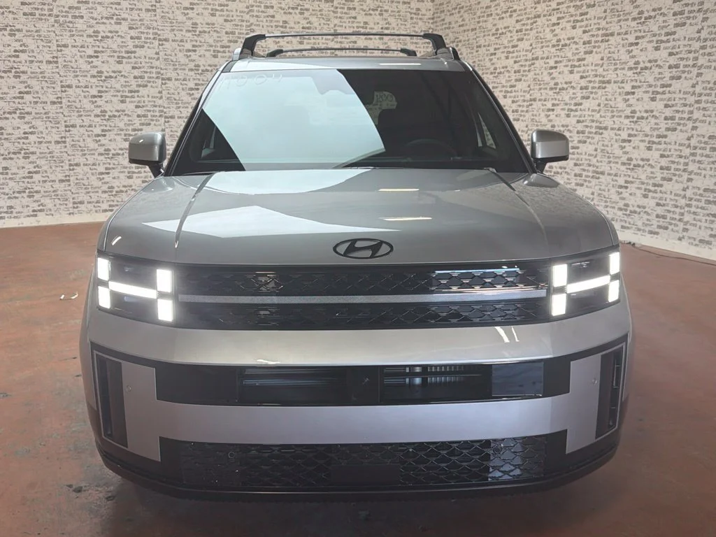 New 2027 Shimmering Silver Hyundai Calligraphy image 2
