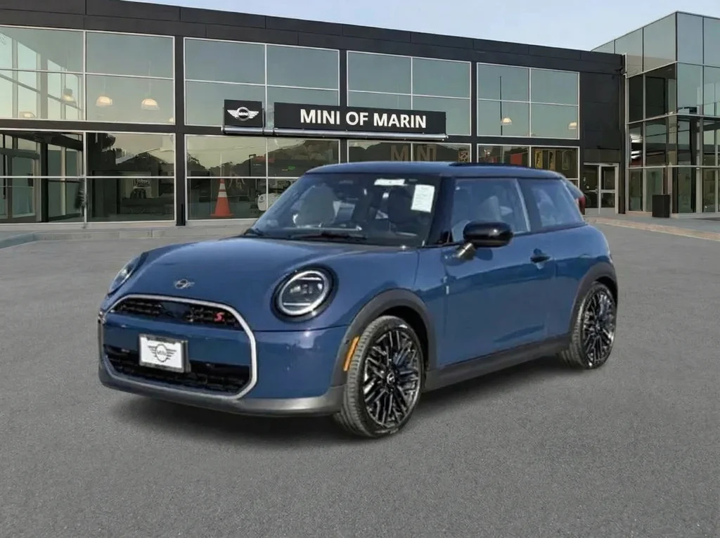 2026 MINI Hardtop Cooper S Signature's photo