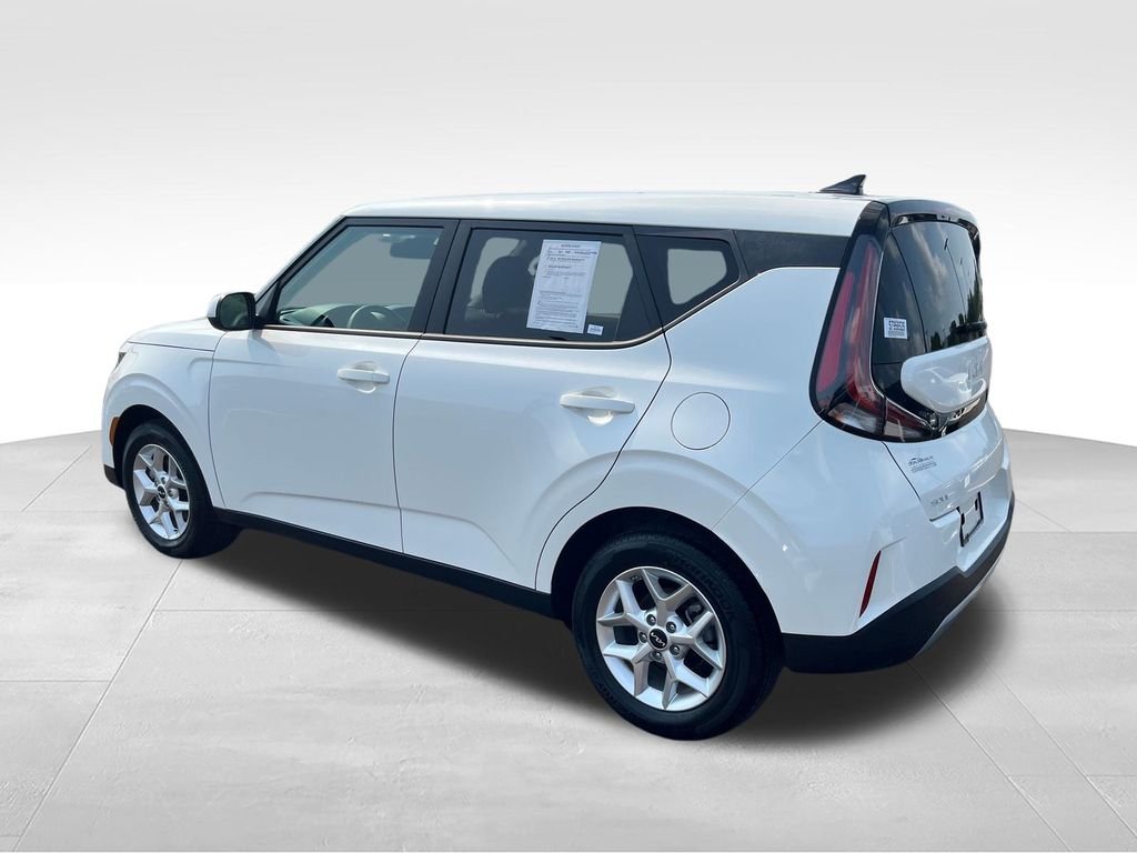Used 2025 White Kia LX image 3
