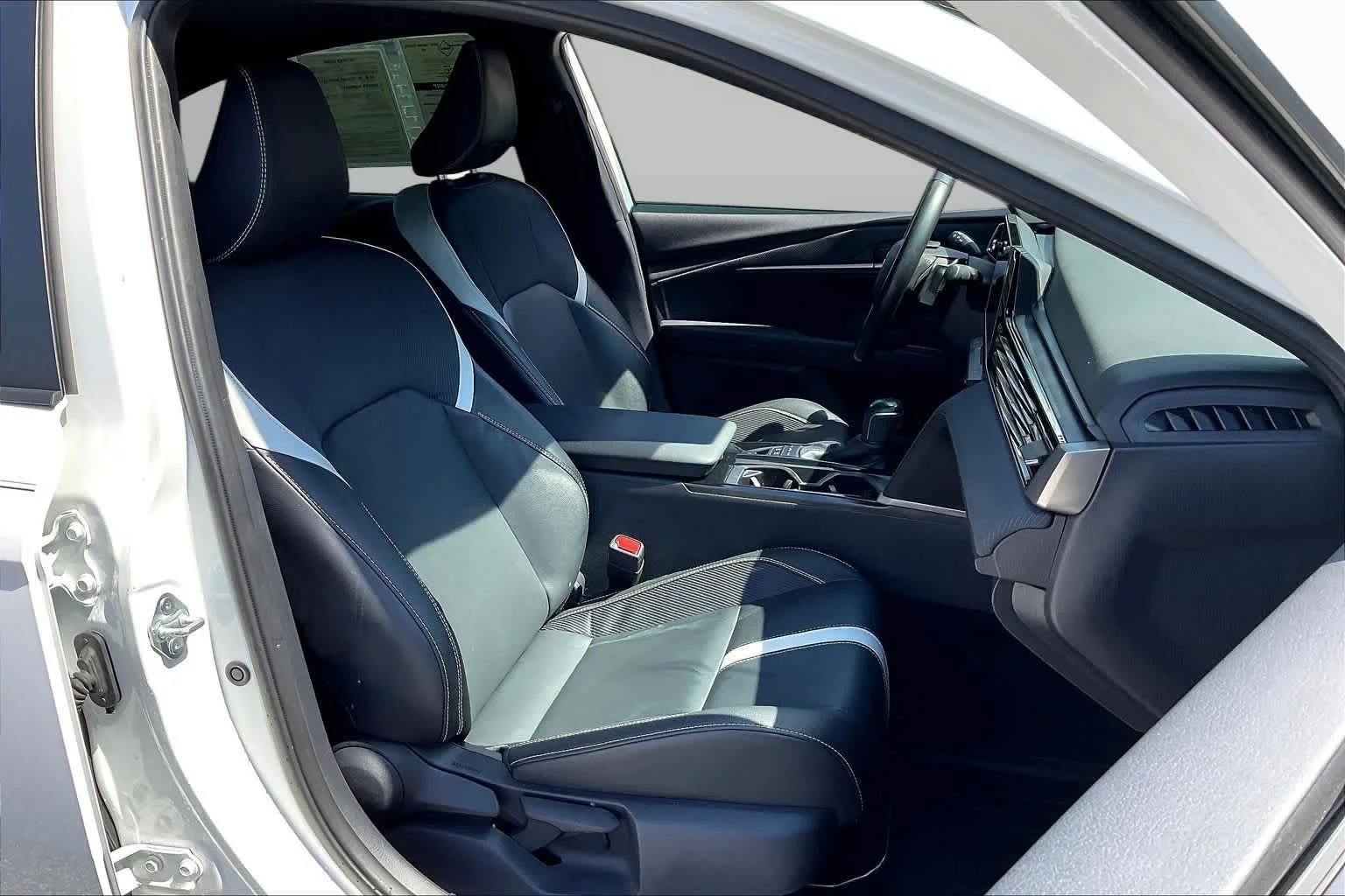 Used 2025 Ice Cap Toyota SE image 9