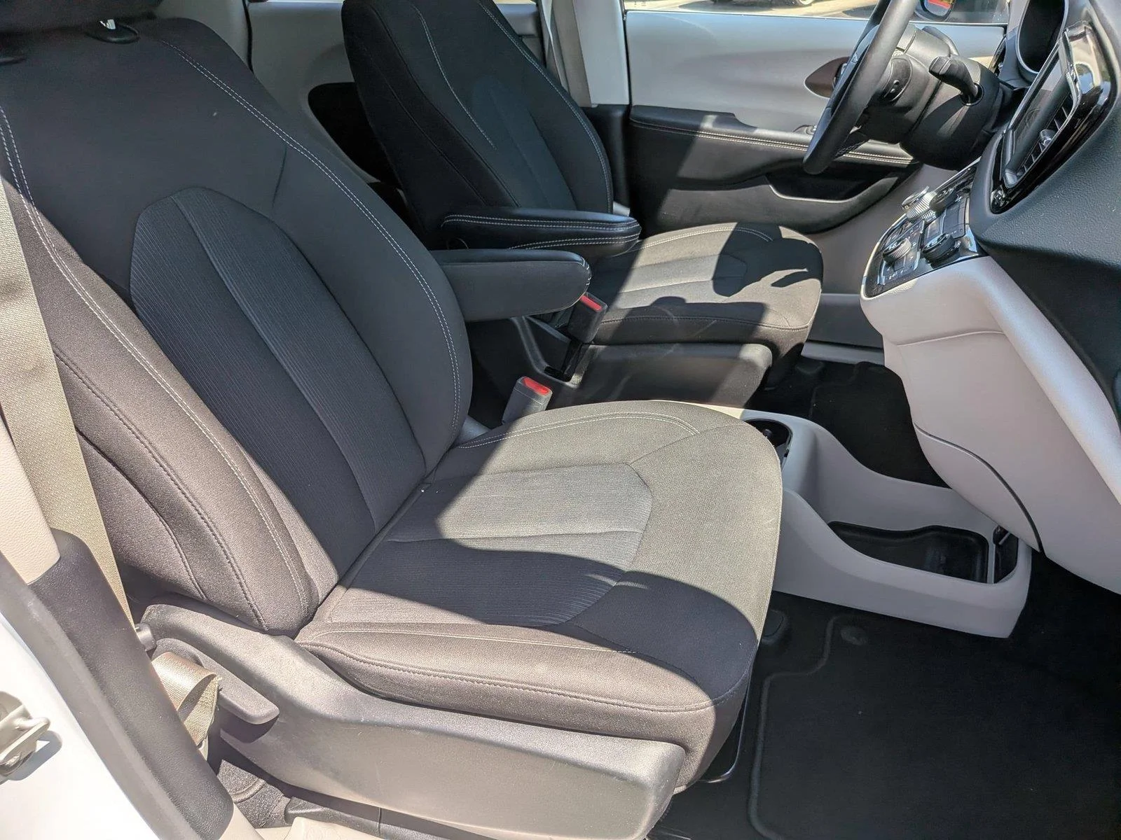 Used 2023 Bright White Clearcoat Chrysler LX image 36