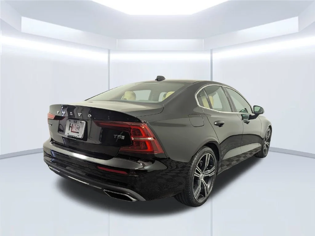 Certified Used 2020 Black Volvo T5 Inscription image 15