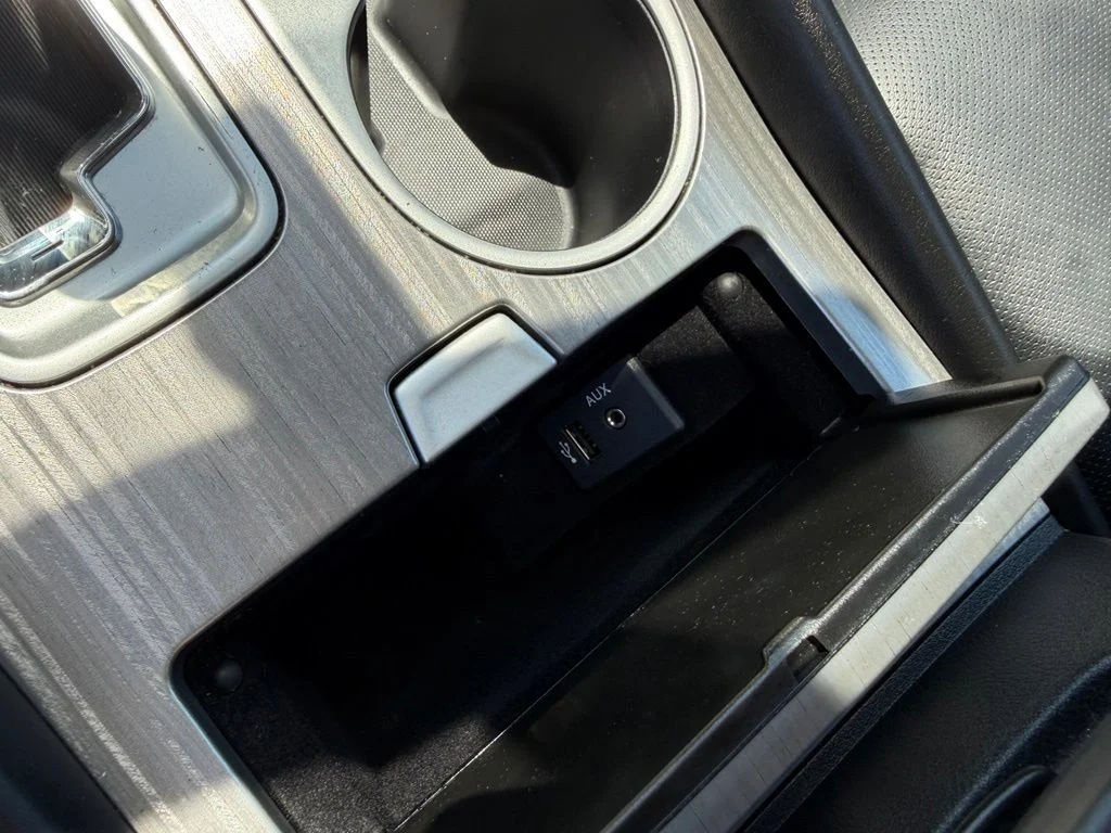 Used 2015 Silver Nissan SL image 24