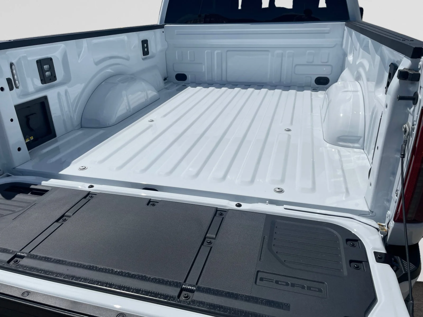 New 2026 Oxford White Ford XLT image 10