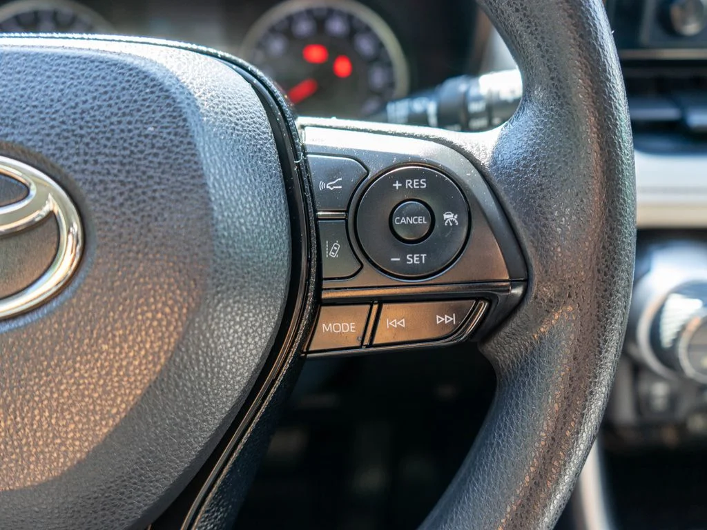 Used 2019 Silver Toyota XLE image 19