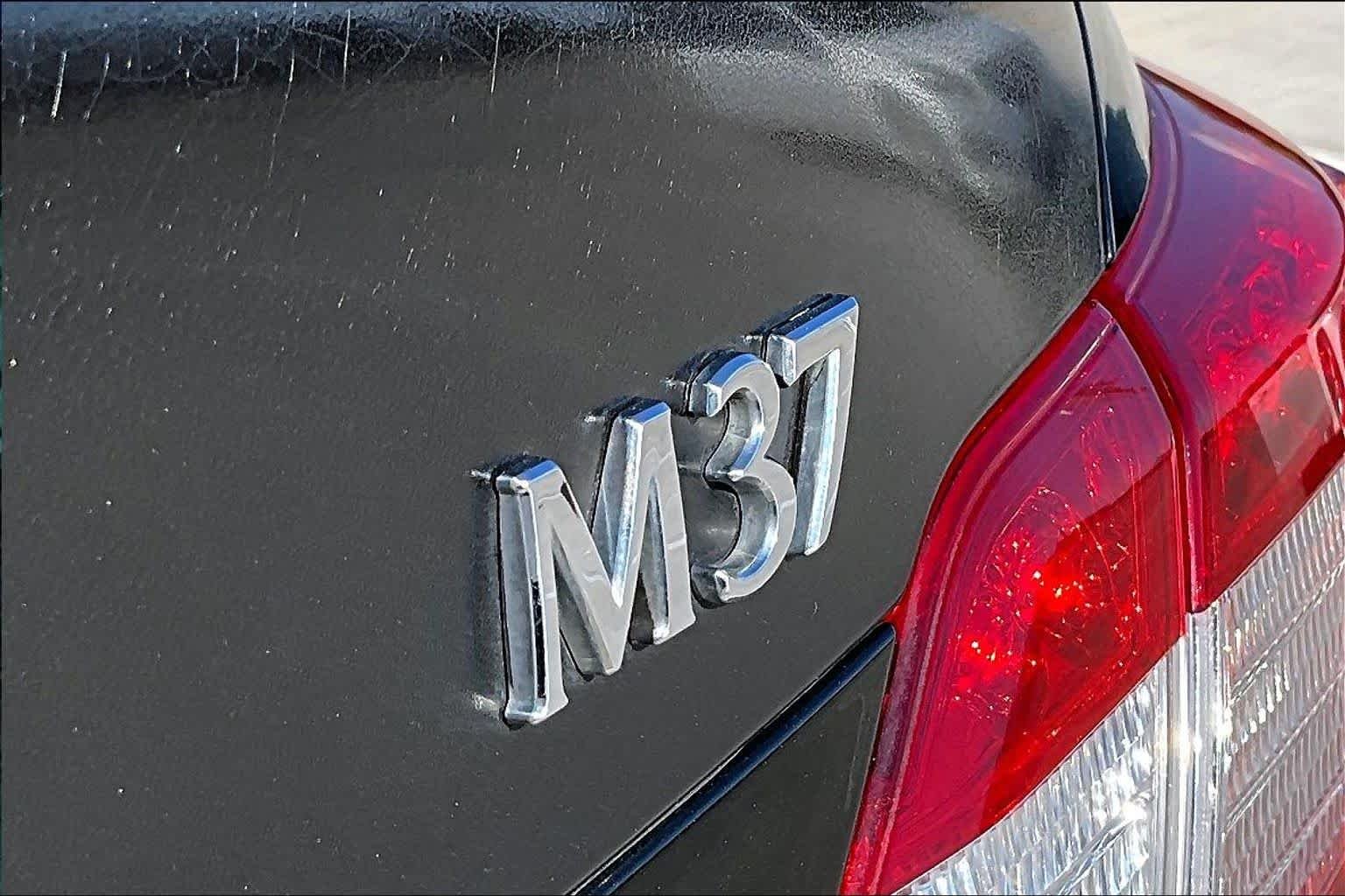 Used 2012 Malbec Black INFINITI  image 27