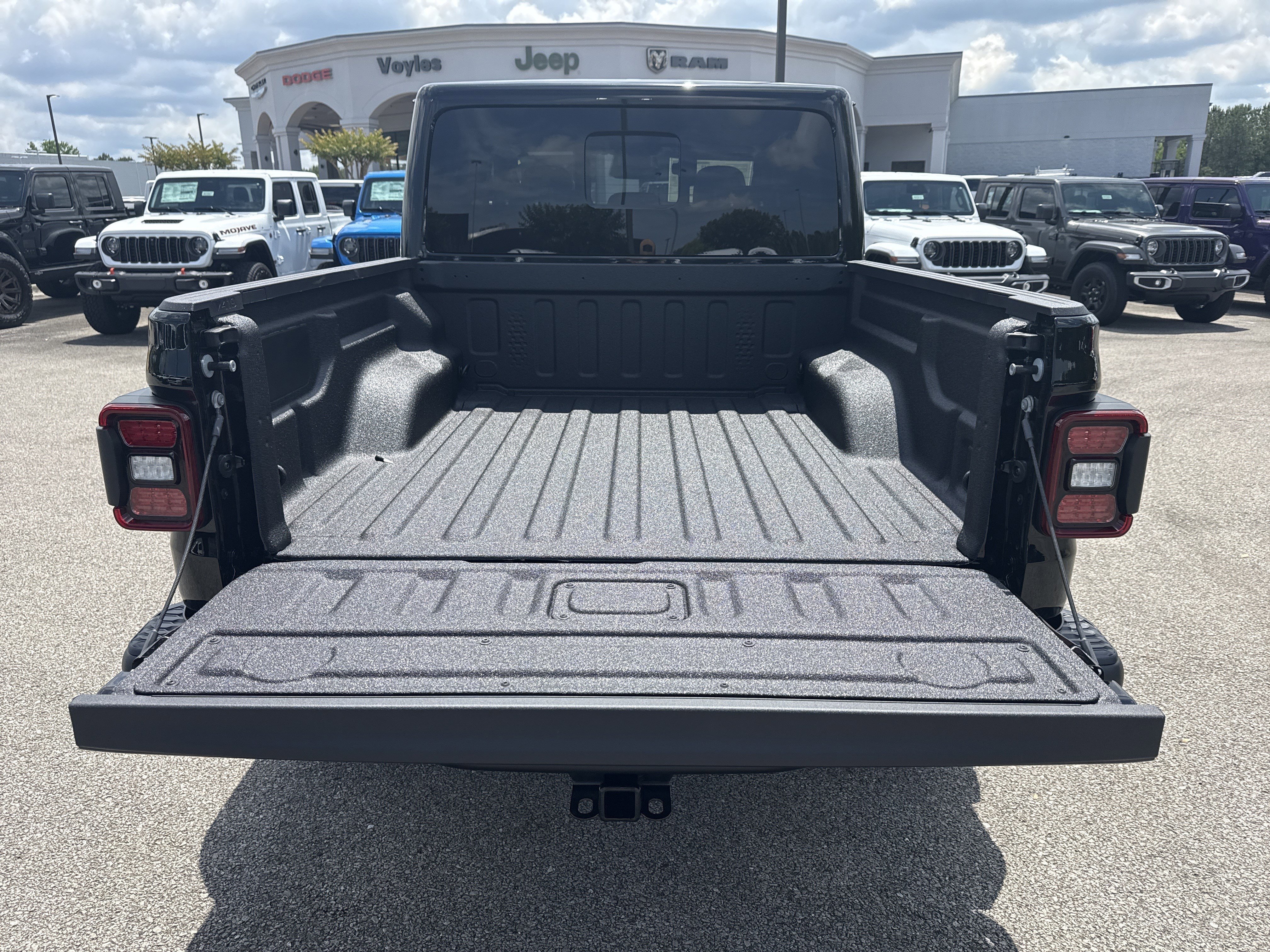 New 2026 Black Clear-Coat Exterior Paint Jeep Mojave X image 19