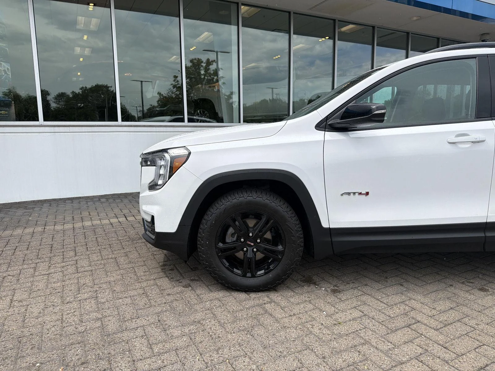Used 2023 Summit White GMC AT4 image 9