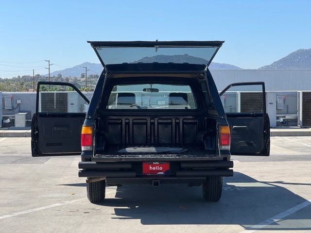 Used 1990 Black Mazda Truck image 25