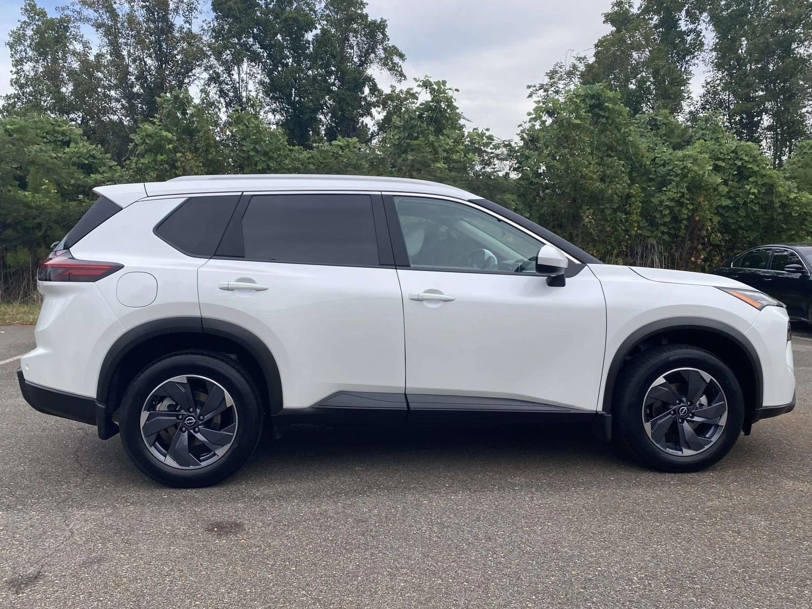 Certified Used 2024 Everest White Pearl Nissan SV image 2