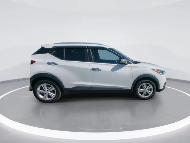 Used 2019 White Nissan S image 9