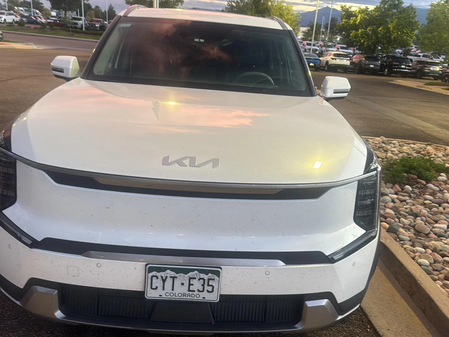 Certified Used 2024 Snow White Pearl Kia Wind image 1