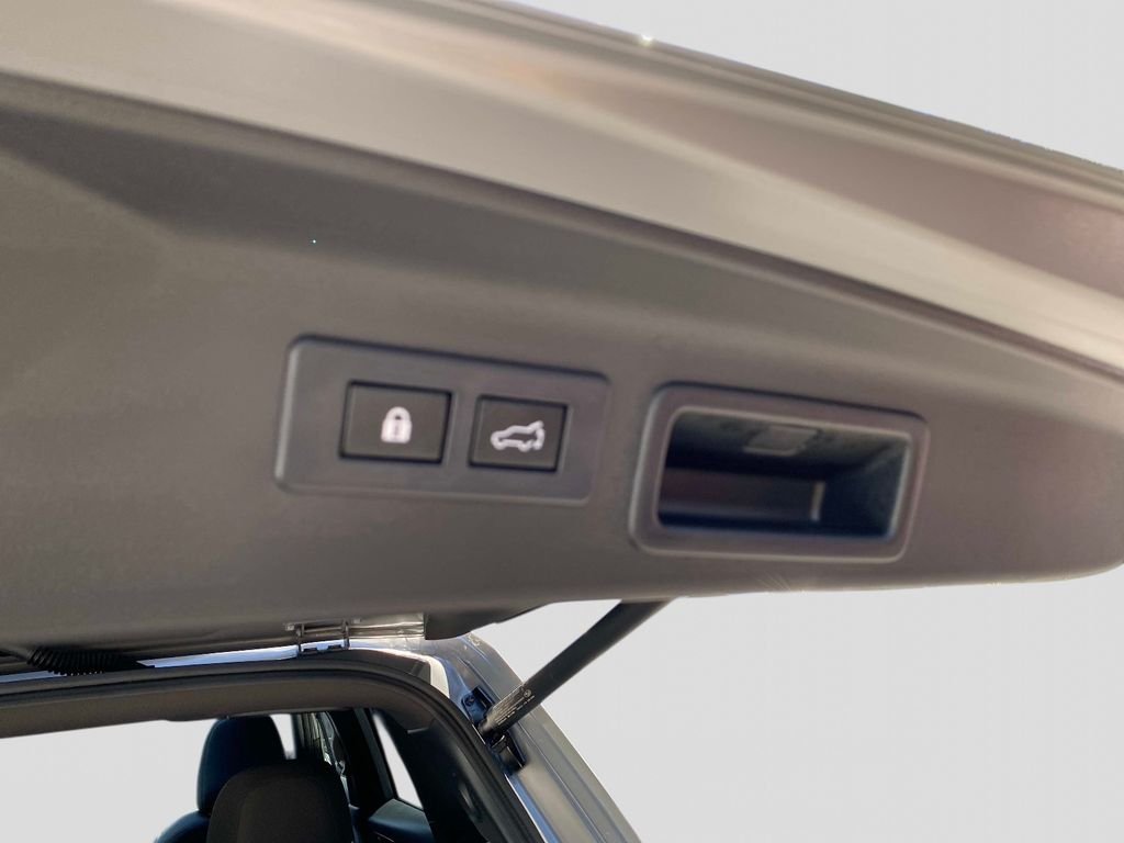Used 2025 Beige Subaru Premium image 8