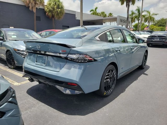 New 2026 Atlantic Gray Metallic / Super Black Two-tone Nissan SR image 4