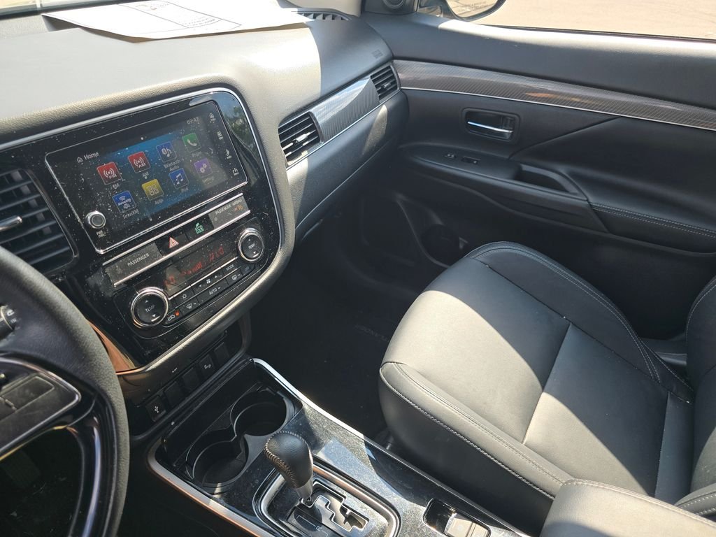 Used 2019 Labrador Black Metallic Mitsubishi  image 26