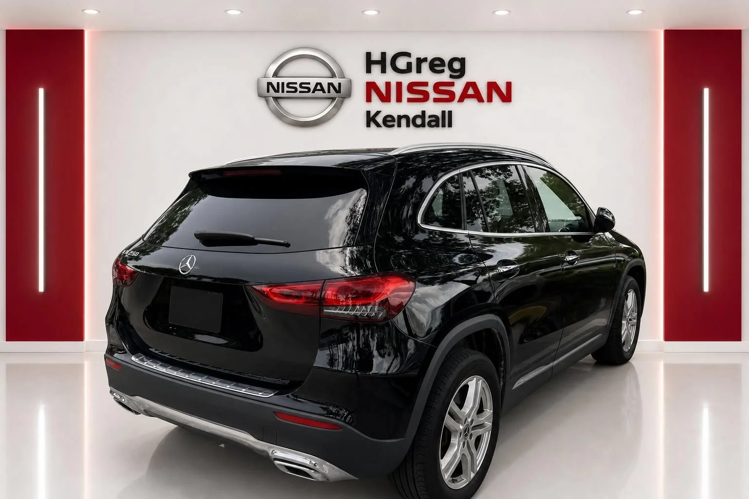 Used 2021 Black Mercedes-Benz GLA 250 image 4