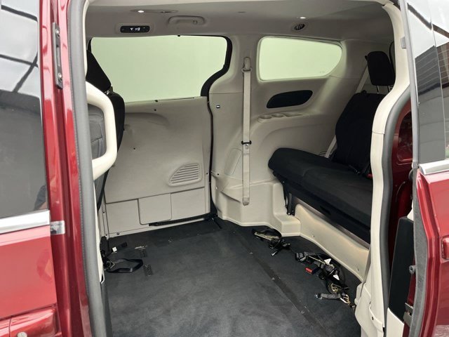 Used 2018 Velvet Red Pearlcoat Chrysler Touring Plus image 10