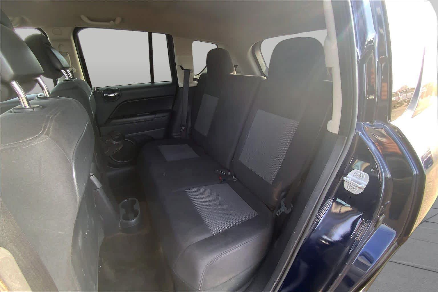 Used 2014 True Blue Pearlcoat Jeep Sport image 21