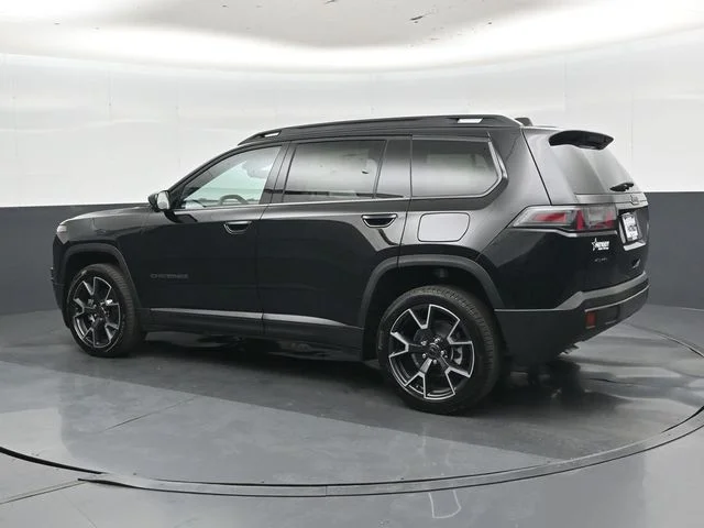 New 2026 Diamond Black Crystal Pearl-Coat Exterior Paint Jeep Overland image 8