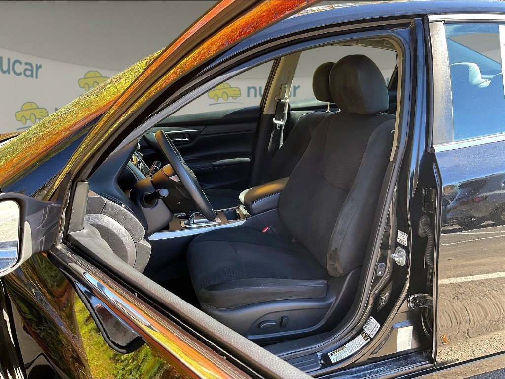 Used 2015 Black Nissan 2.5 S image 10