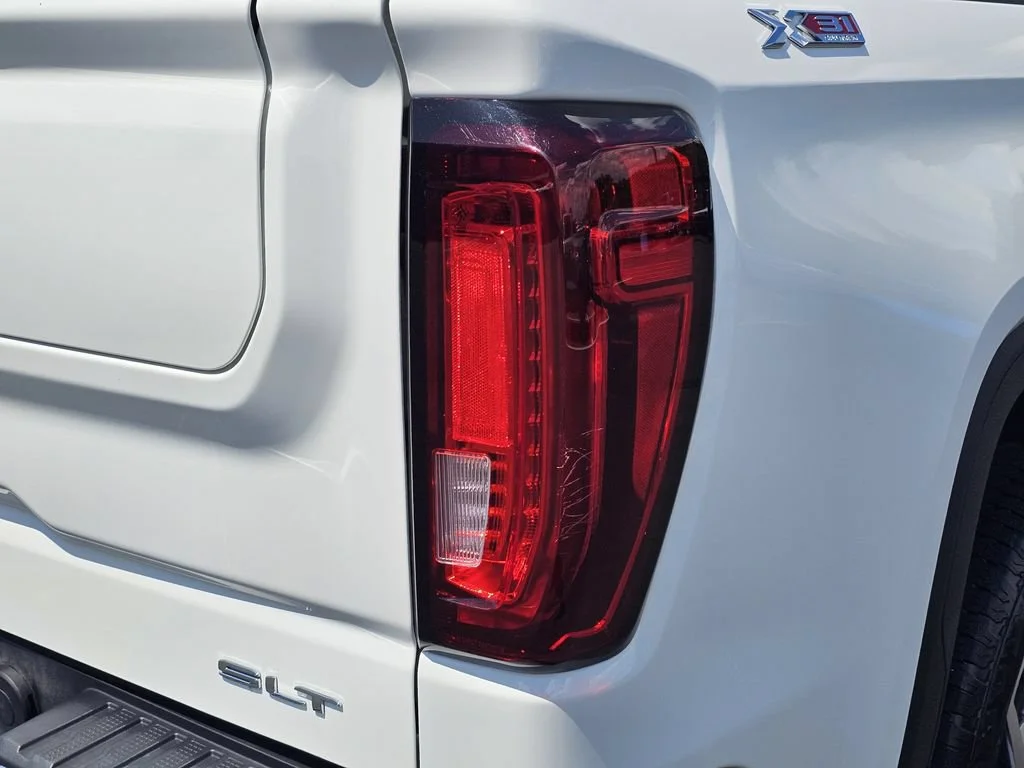 Used 2025 Summit White GMC SLT image 10